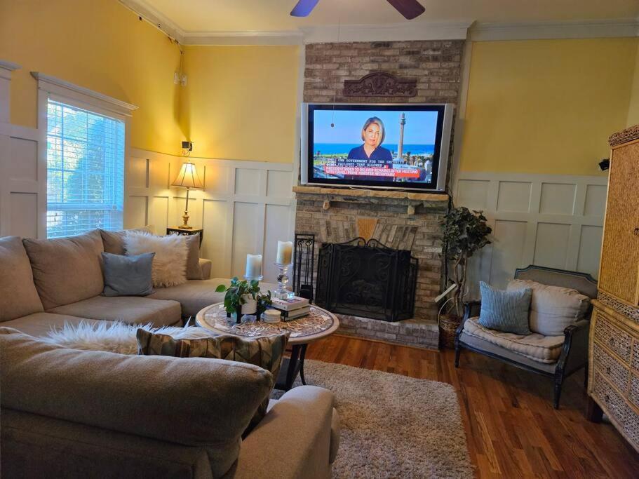 אטלנטה Sleeps16, Spacious Home, Close To Downtown, Beltline, And Walk To Restaurants, 75" Tv, 2 Person Jacuzzi, Ping Pong מראה חיצוני תמונה