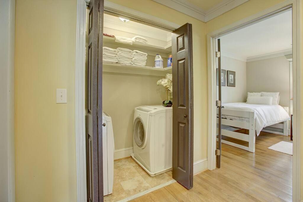 אטלנטה Sleeps16, Spacious Home, Close To Downtown, Beltline, And Walk To Restaurants, 75" Tv, 2 Person Jacuzzi, Ping Pong מראה חיצוני תמונה