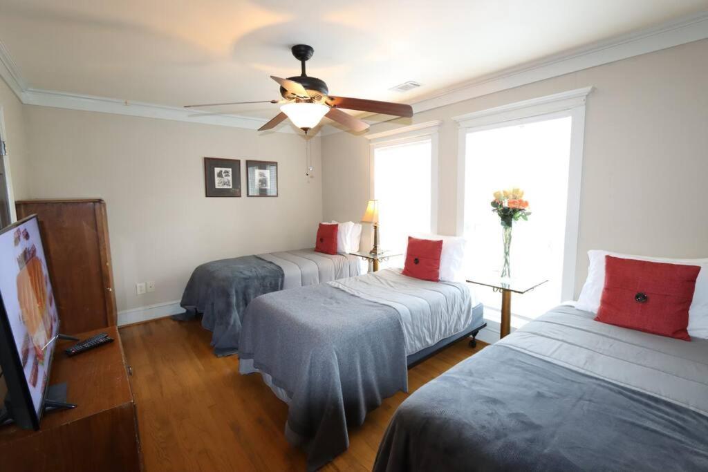 אטלנטה Sleeps16, Spacious Home, Close To Downtown, Beltline, And Walk To Restaurants, 75" Tv, 2 Person Jacuzzi, Ping Pong מראה חיצוני תמונה