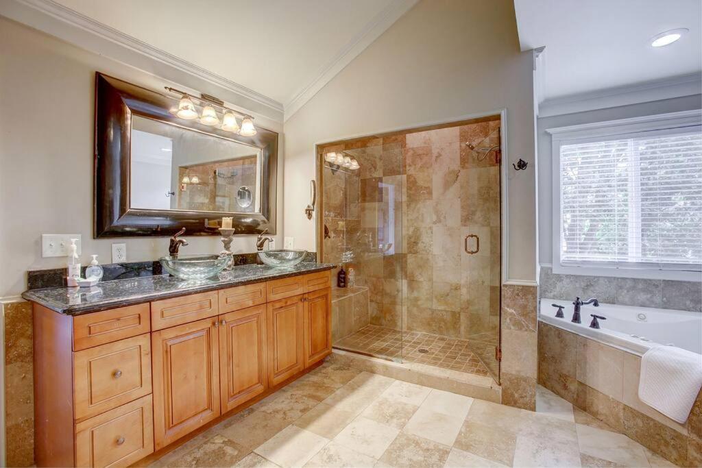 אטלנטה Sleeps16, Spacious Home, Close To Downtown, Beltline, And Walk To Restaurants, 75" Tv, 2 Person Jacuzzi, Ping Pong מראה חיצוני תמונה