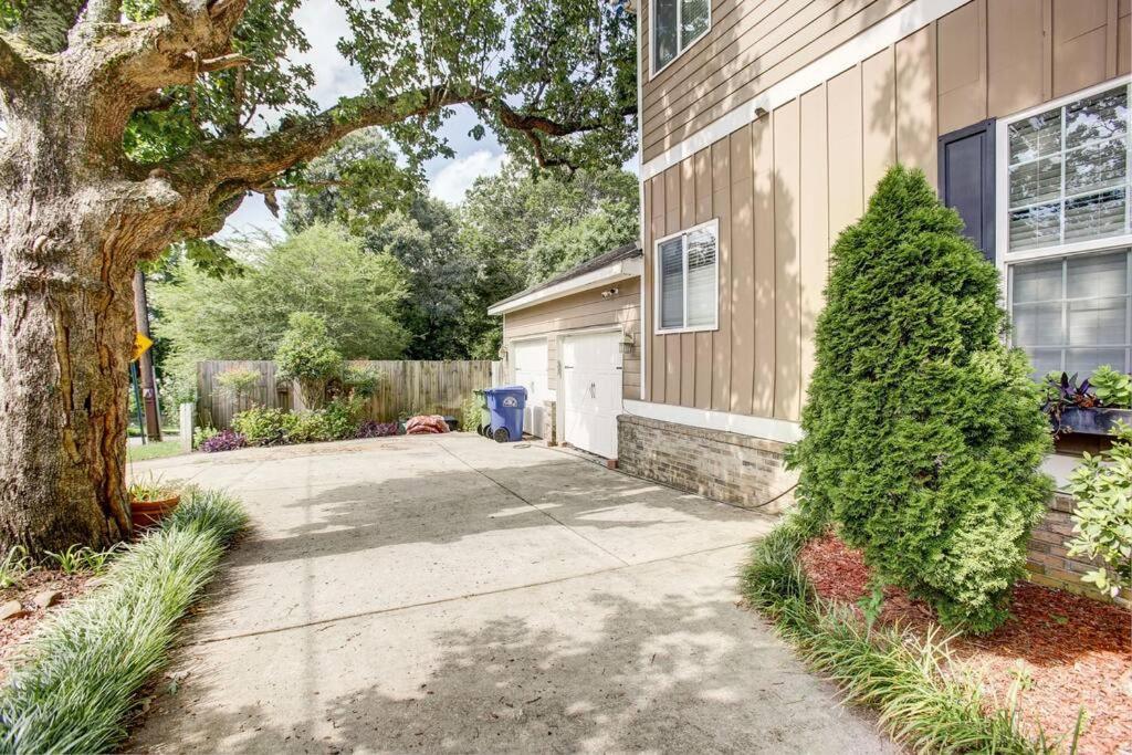 אטלנטה Sleeps16, Spacious Home, Close To Downtown, Beltline, And Walk To Restaurants, 75" Tv, 2 Person Jacuzzi, Ping Pong מראה חיצוני תמונה