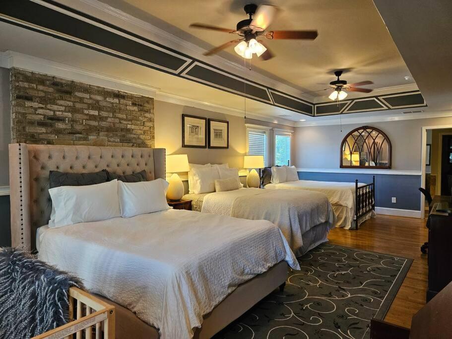 אטלנטה Sleeps16, Spacious Home, Close To Downtown, Beltline, And Walk To Restaurants, 75" Tv, 2 Person Jacuzzi, Ping Pong מראה חיצוני תמונה