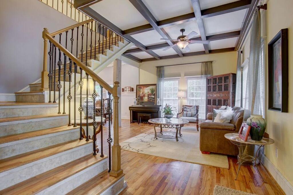 אטלנטה Sleeps16, Spacious Home, Close To Downtown, Beltline, And Walk To Restaurants, 75" Tv, 2 Person Jacuzzi, Ping Pong מראה חיצוני תמונה